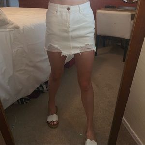 White denim skirt 20% OFF OF BUNDLES OF 2❗️❗️❗️